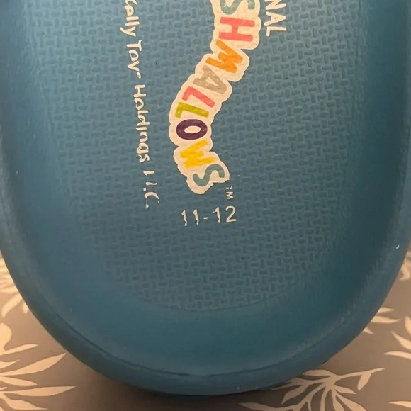 Women’s Squishmallows Maui the Pineapple Casual Molded Slide Sandal Size 11 / 12 - Picture 7 of 7